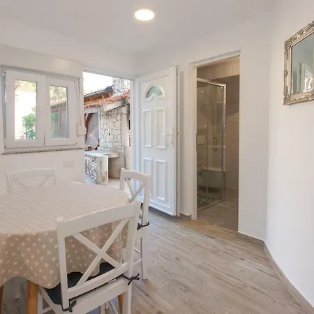 Apartment Ap-art-man By A&v For Two, New, Sea 200m, Free Parking *